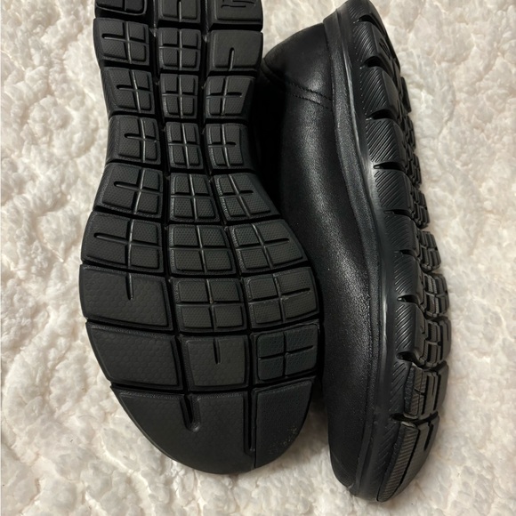 Women’s NWOT Black Sketchers size 8 1/2 - Picture 2 of 4
